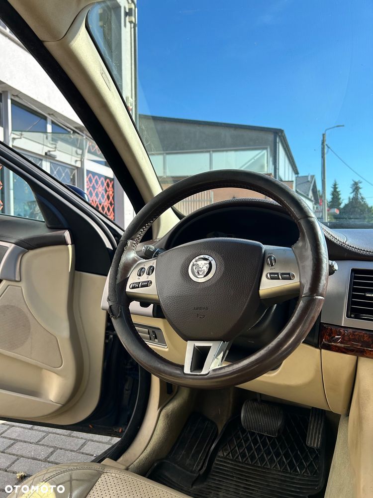 Jaguar XF 2.7 V6 D Luxury - 13