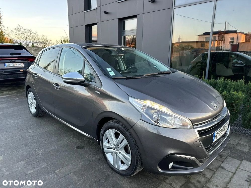 Peugeot 208 - 1