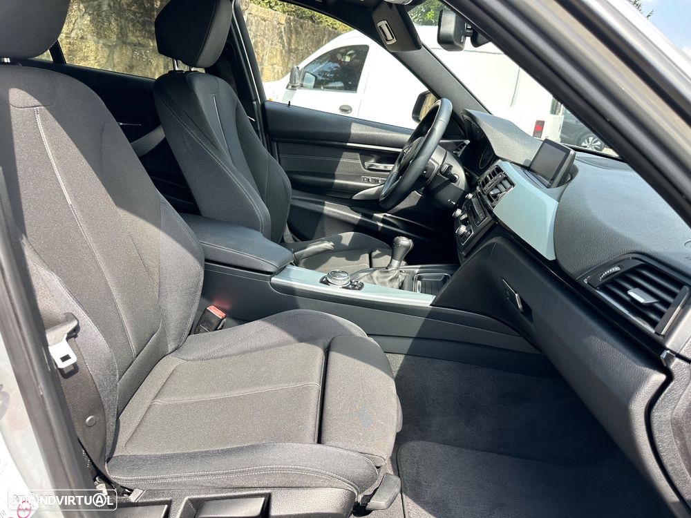 BMW 318 d Line Sport - 42