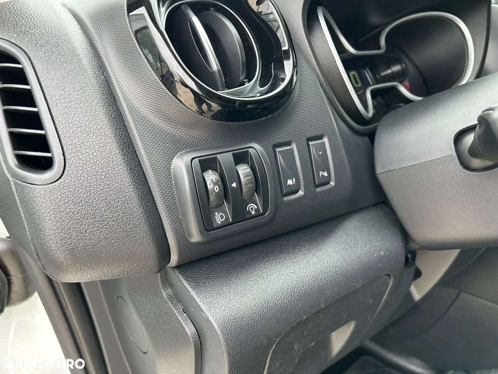 Renault Trafic - 16