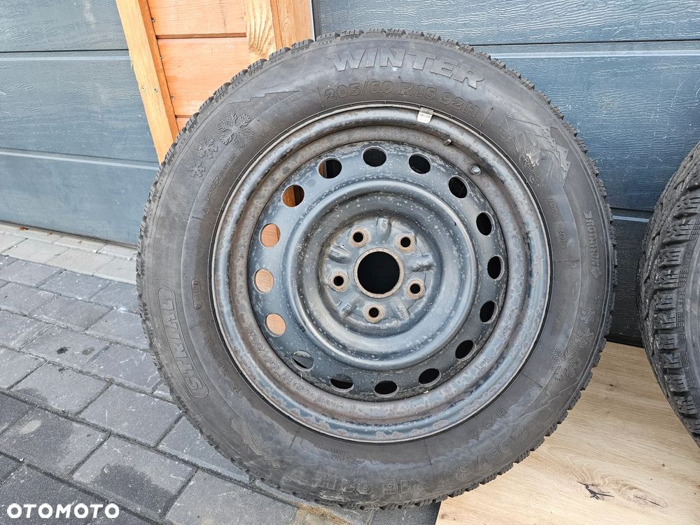 KOŁA FELGI STALOWE OPONY ZIMOWE TOYOTA AVENSIS 5x114,3 205/60/16 R 16 et39 - 2