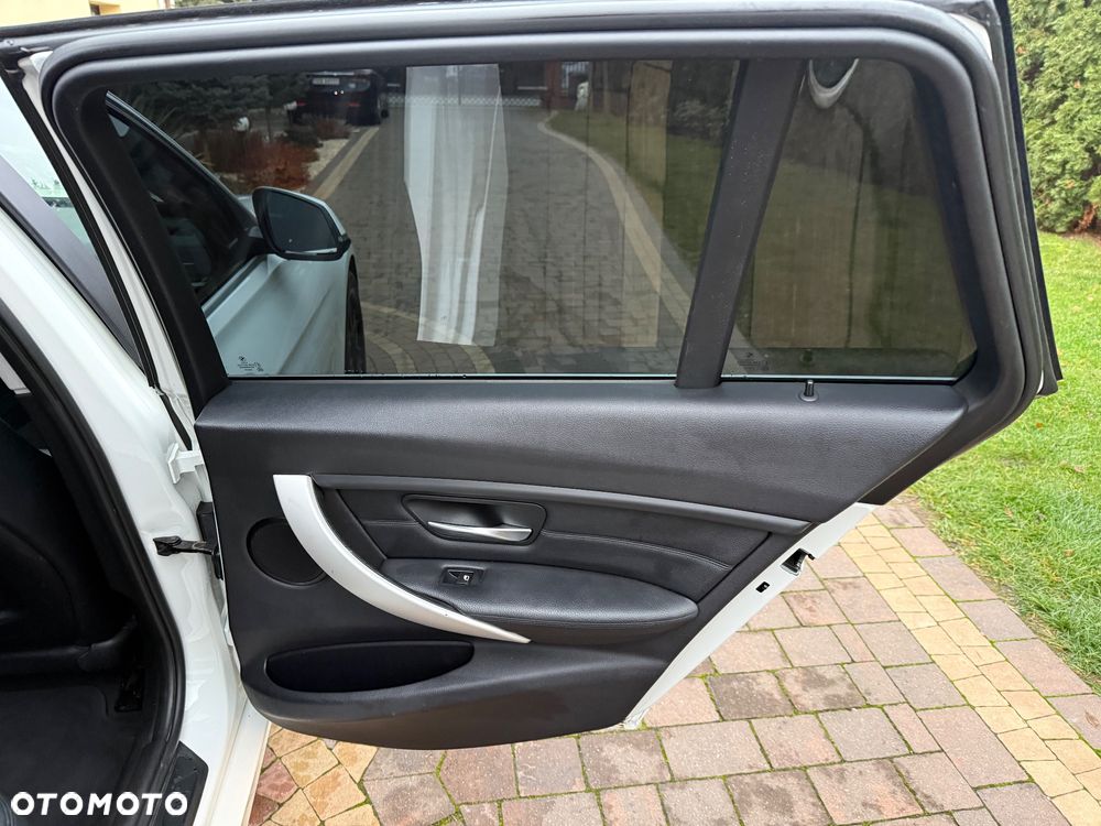 BMW Seria 3 320d Touring Efficient Dynamics Edition - 17