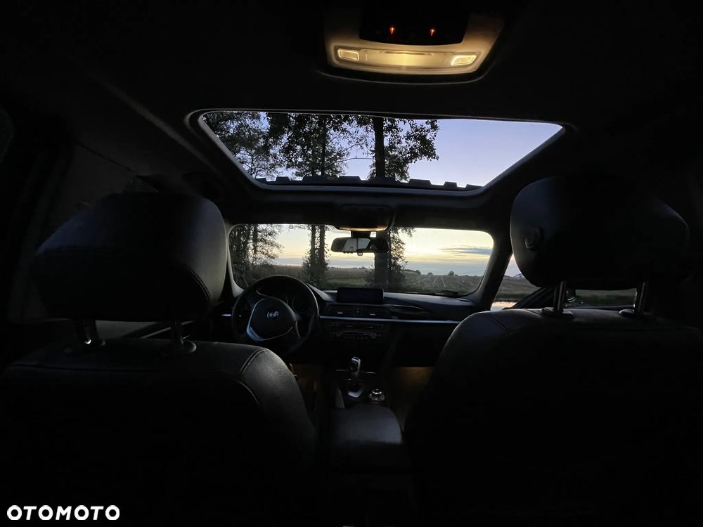 BMW Seria 3 328i xDrive Luxury Line - 40