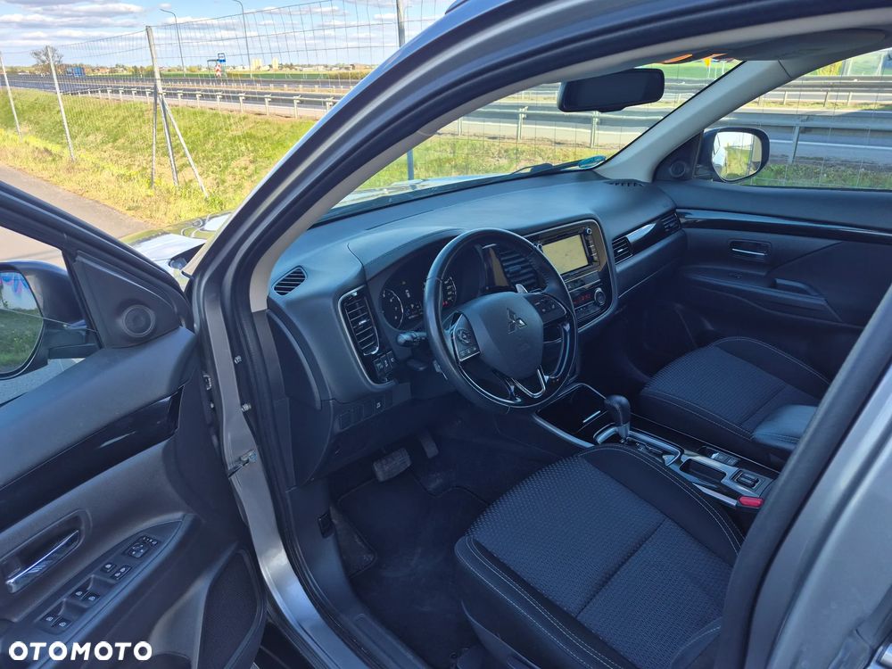 Mitsubishi Outlander - 9