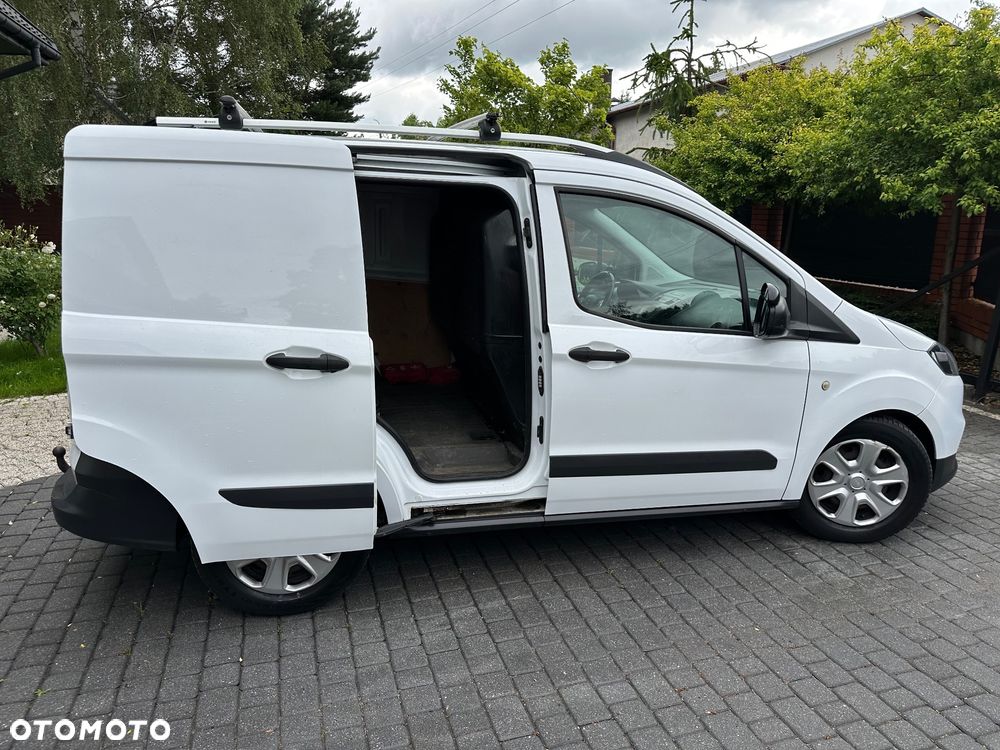 Ford Transit Courier - 13