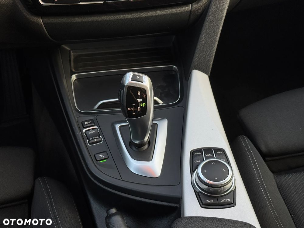 BMW Seria 3 318d Advantage - 26