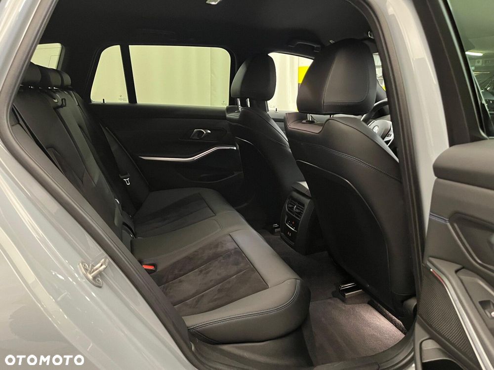 BMW Seria 3 320d xDrive M Sport sport - 35