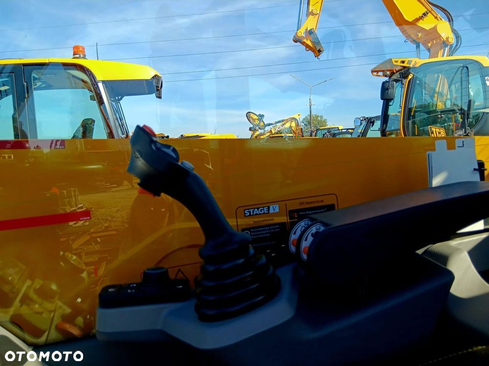 JCB 542-70 Agri Xtra - 12