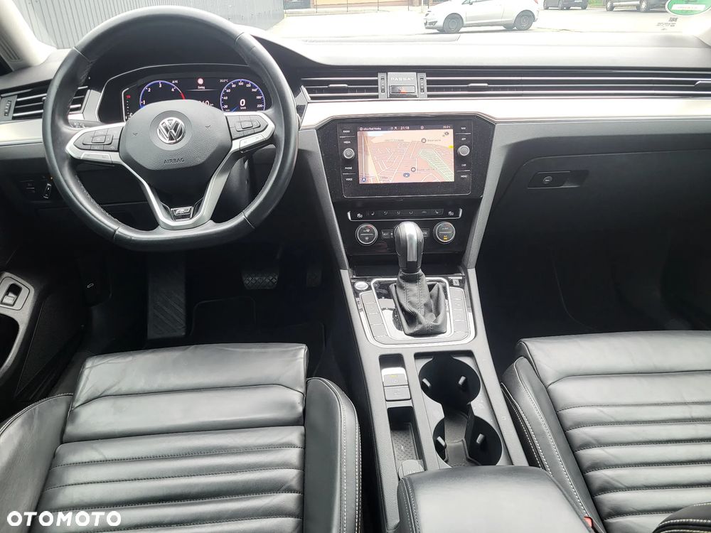 Volkswagen Passat - 12