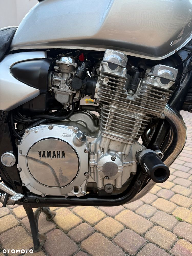 Yamaha XJR - 10