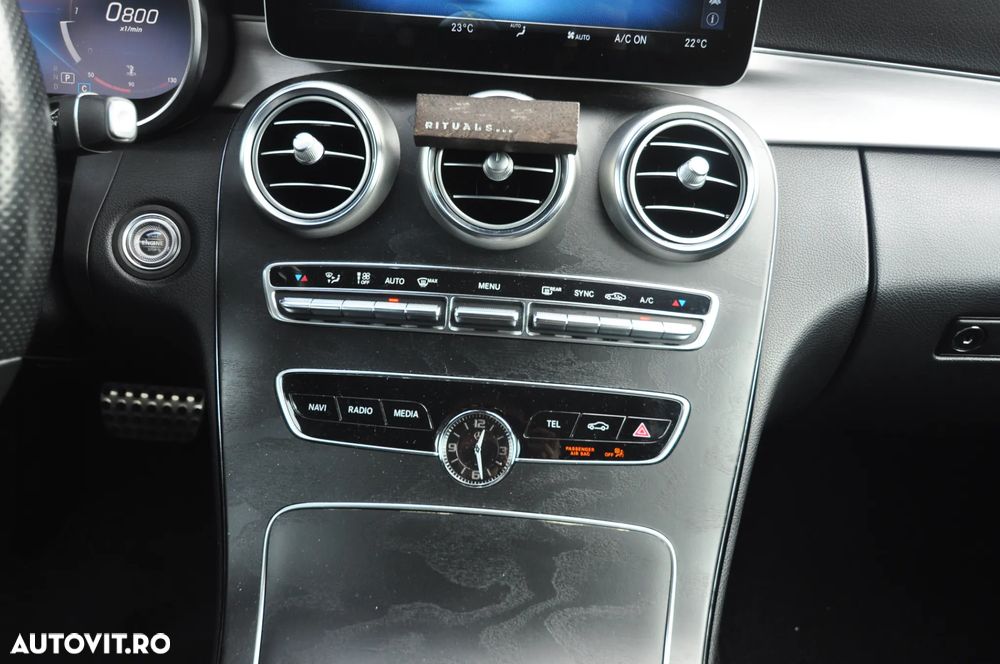 Mercedes-Benz C 300 d Coupe 4Matic 9G-TRONIC AMG Line - 23