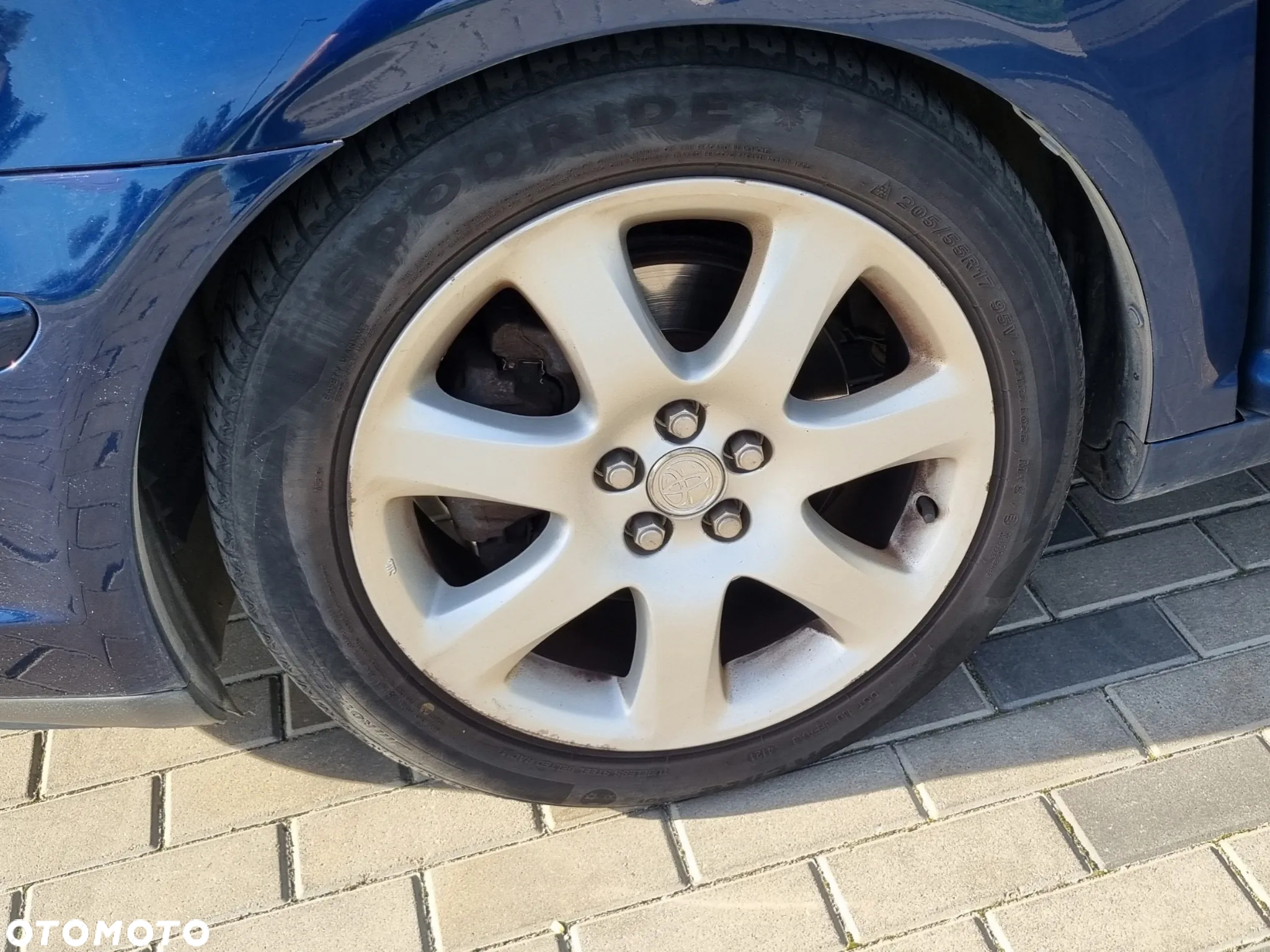 Toyota Avensis - 17