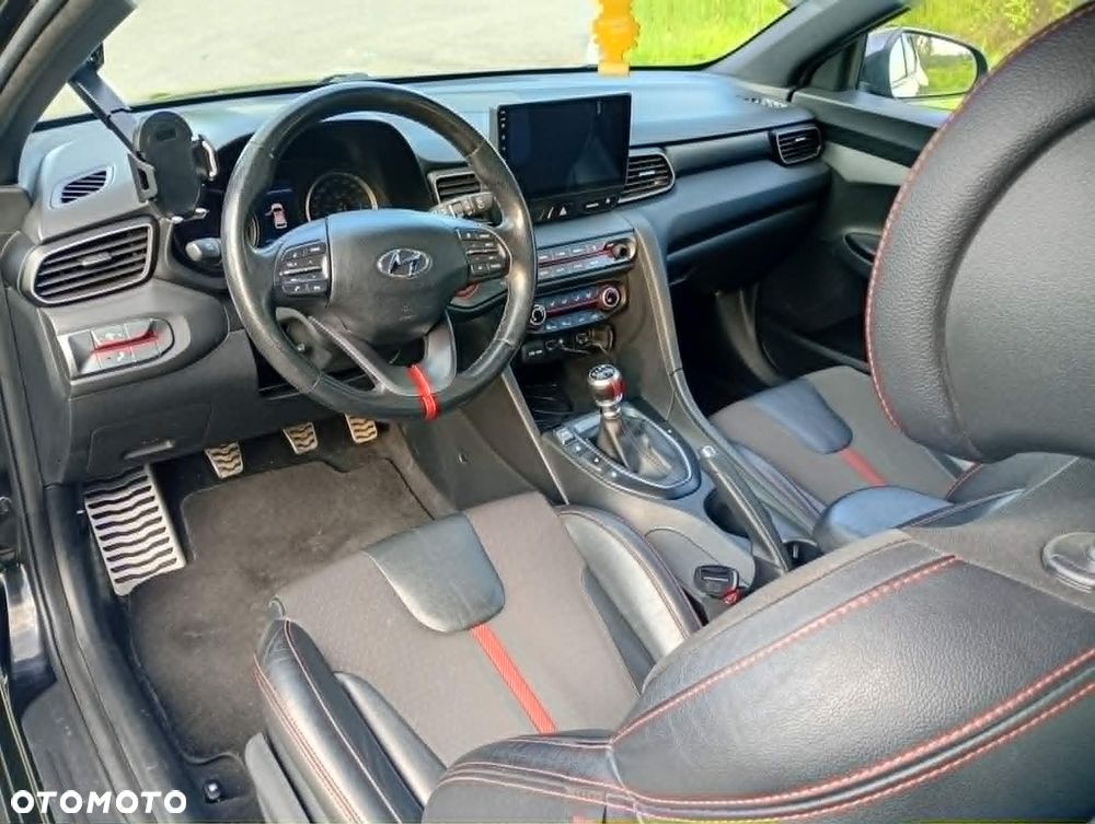 Hyundai Veloster - 5