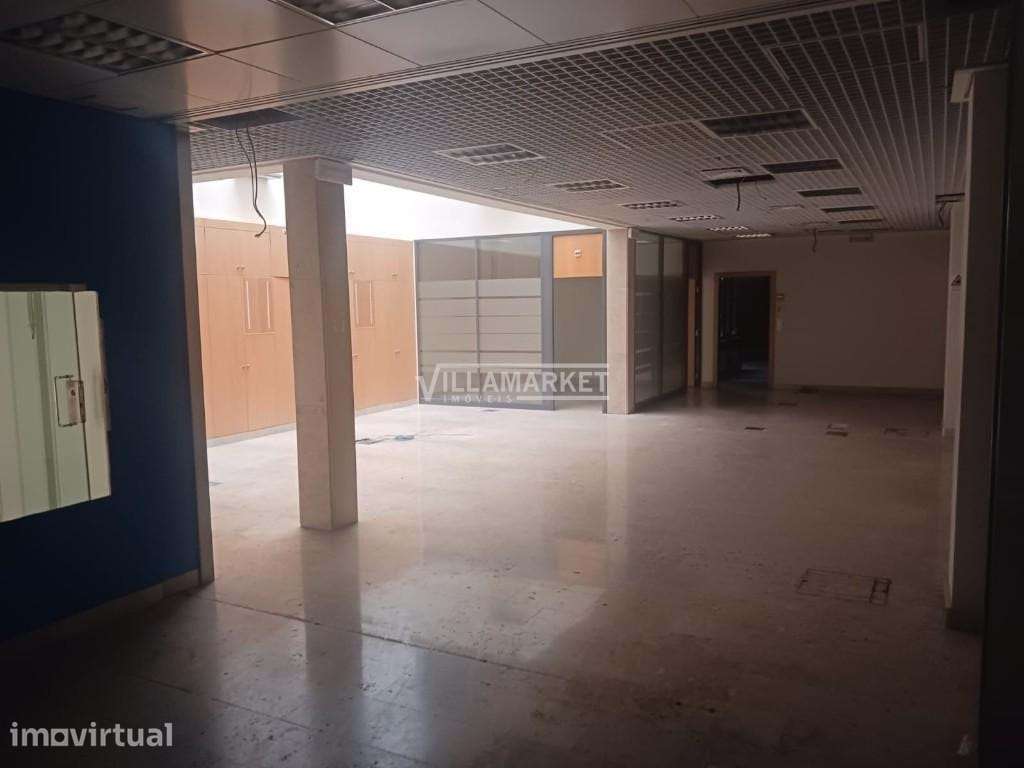 Loja da banca com 420 m², situada no centro de Portel, Évora- Alentejo - Grande imagem: 2/12