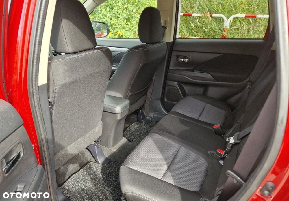 Mitsubishi Outlander 2.0 2WD SUV-Star - 26