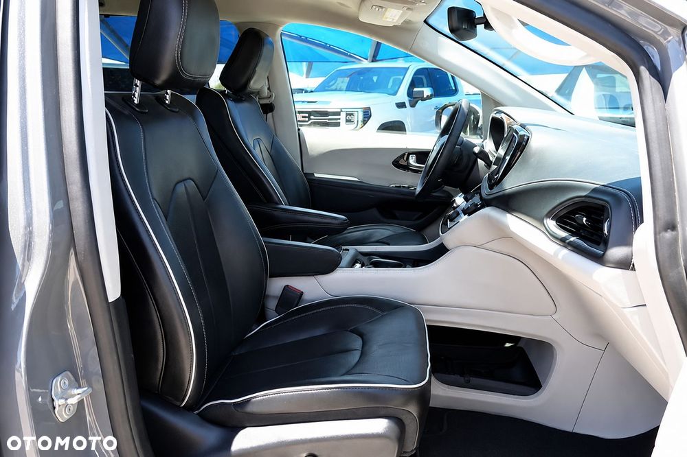 Chrysler Pacifica - 21