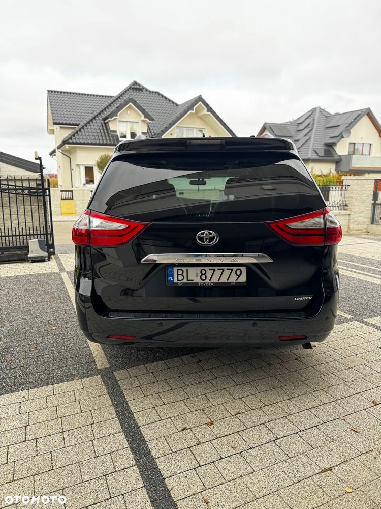 Toyota Sienna - 7