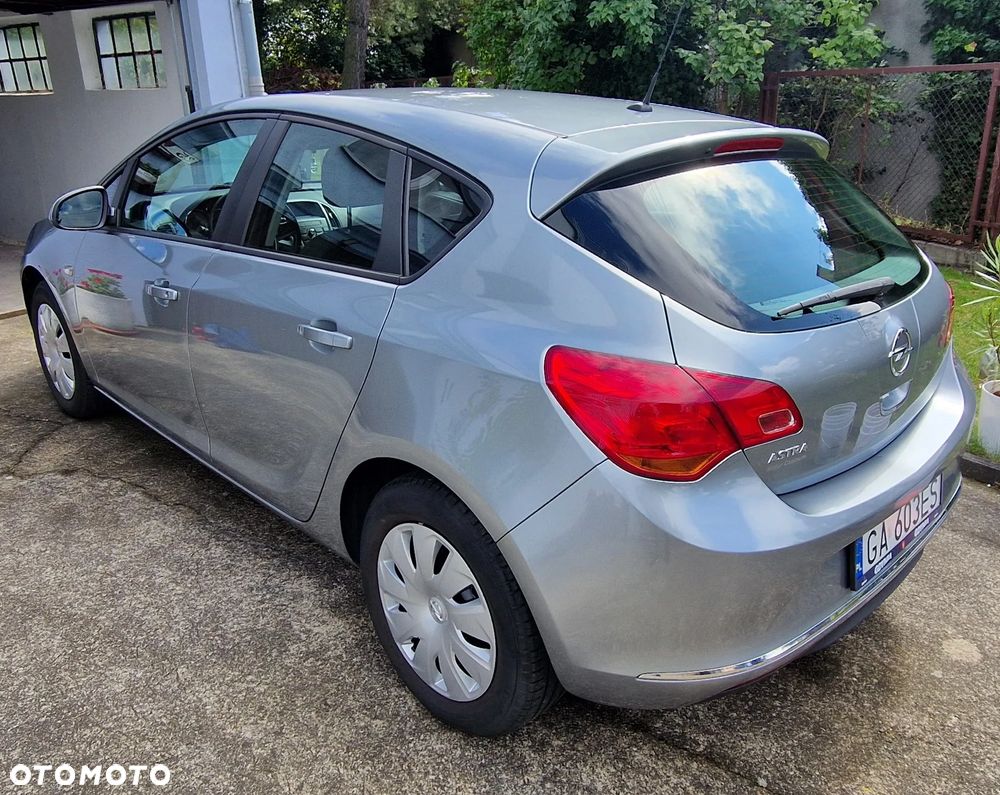 Opel Astra 1.4 T Enjoy - 9