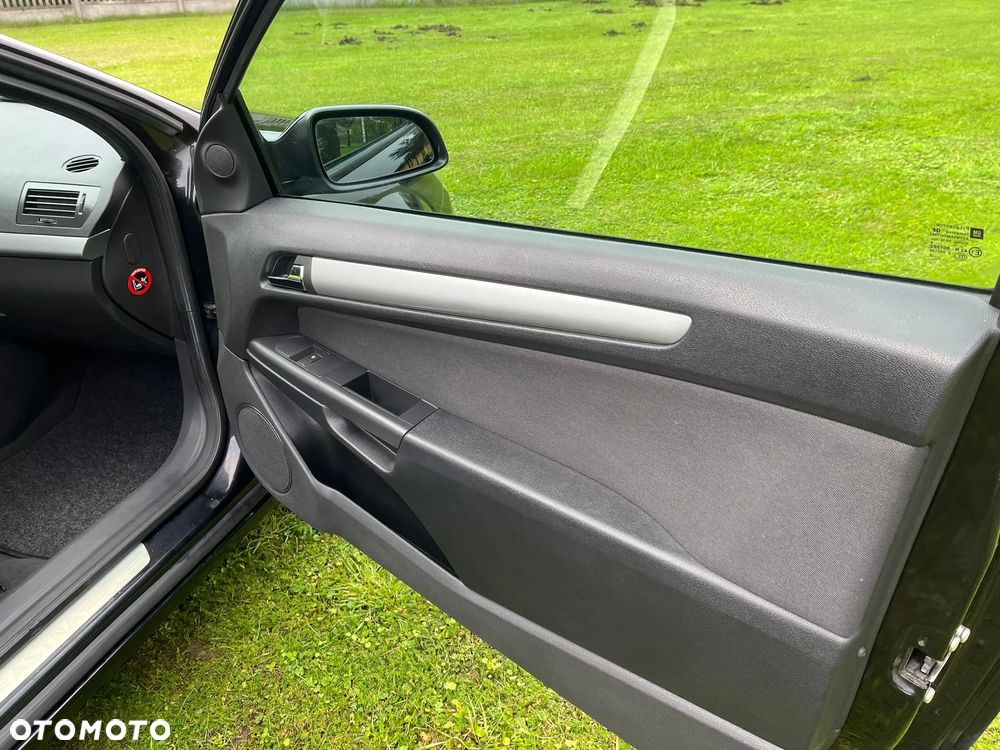 Opel Astra GTC 1.6 Sport - 10