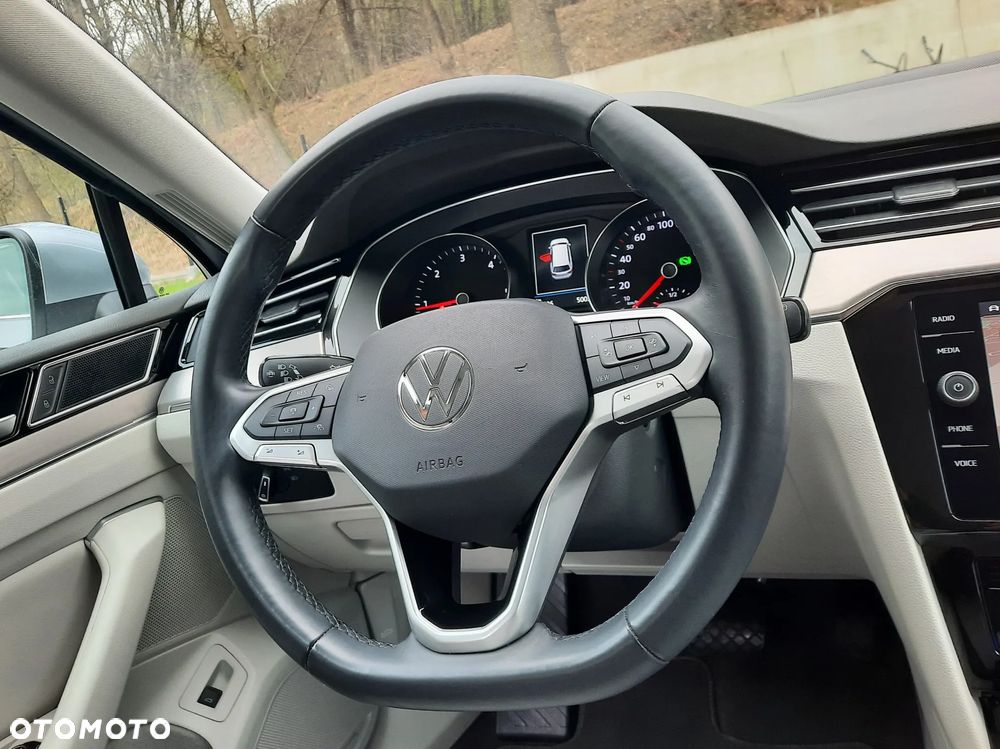 Volkswagen Passat 2.0 TDI Elegance DSG - 23