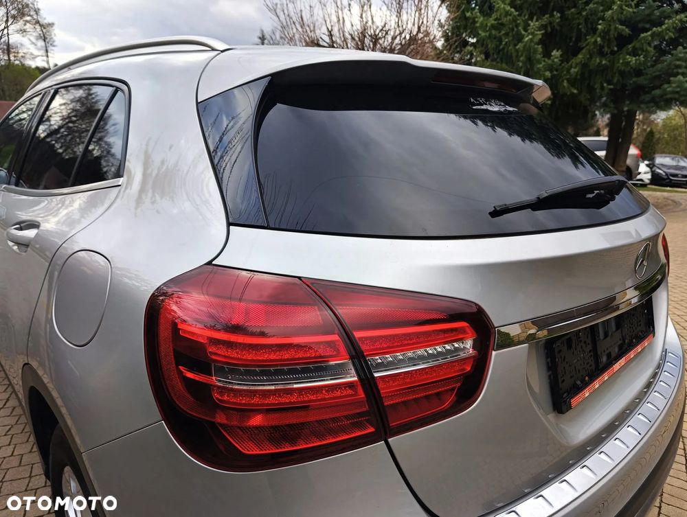 Mercedes-Benz GLA 180 Urban - 14