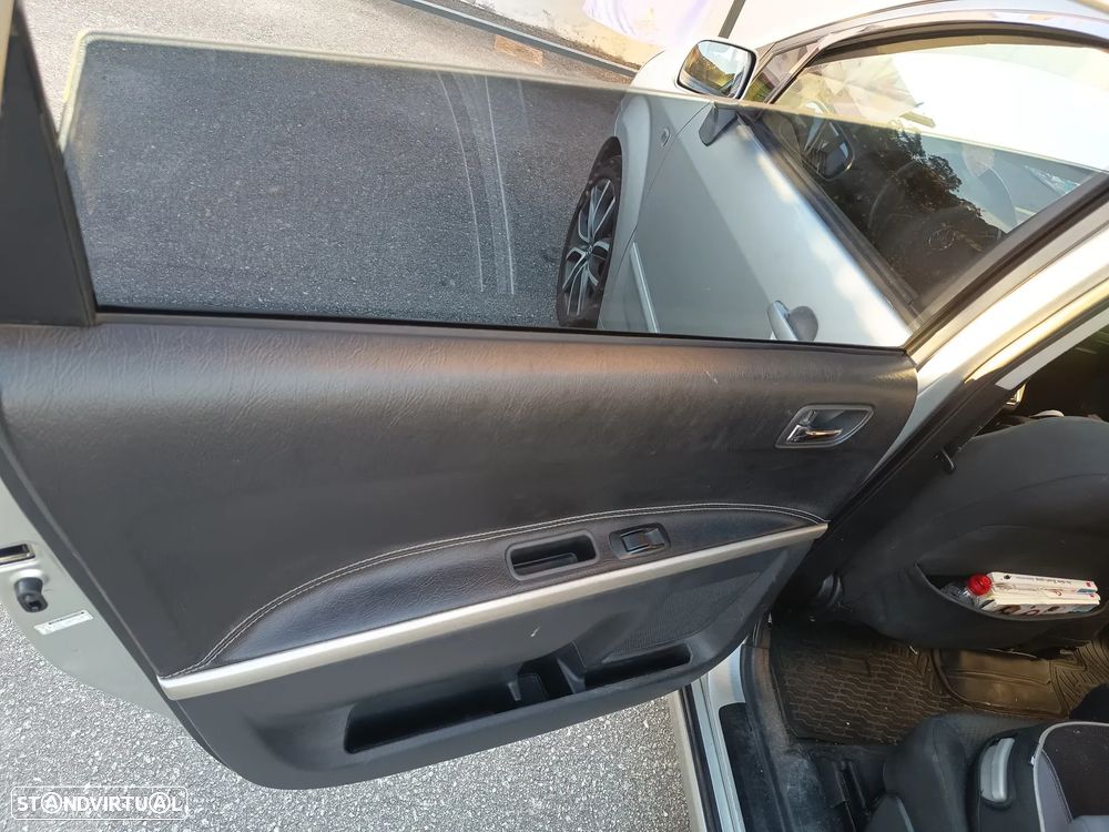 Toyota Corolla Verso 2.2 D-4D Sol - 9