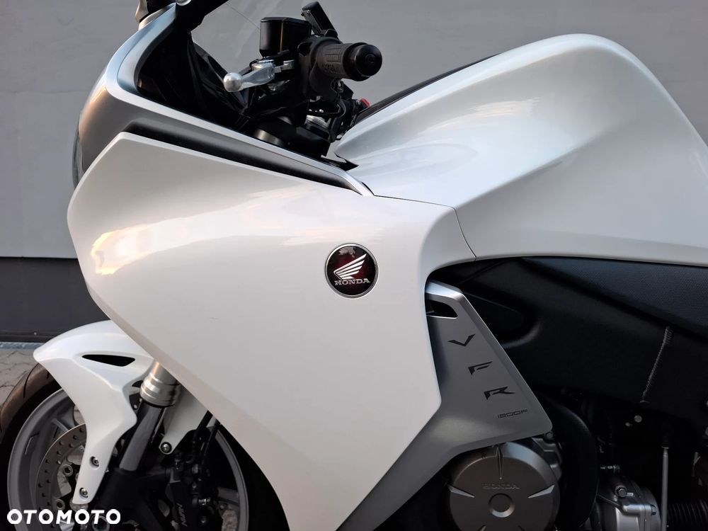 Honda VFR - 28