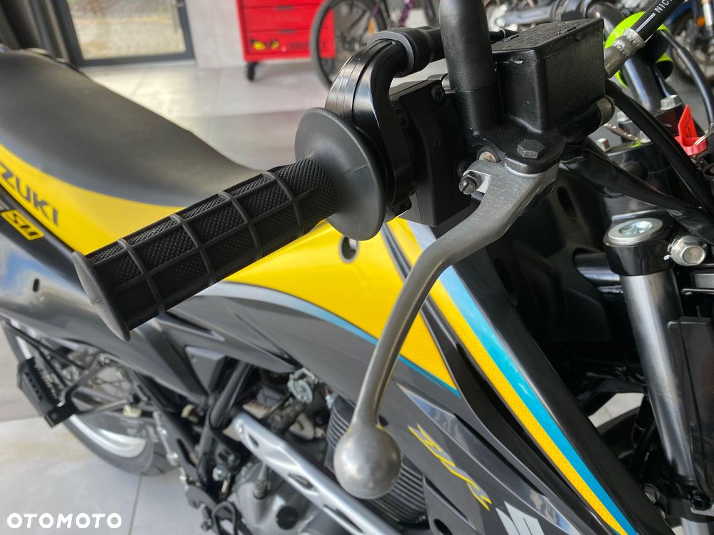 Suzuki DR - 16