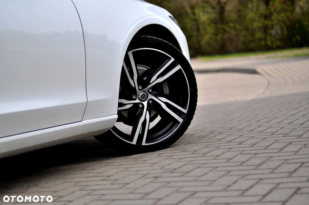 Volvo V90 D4 SCR Momentum Pro - 19