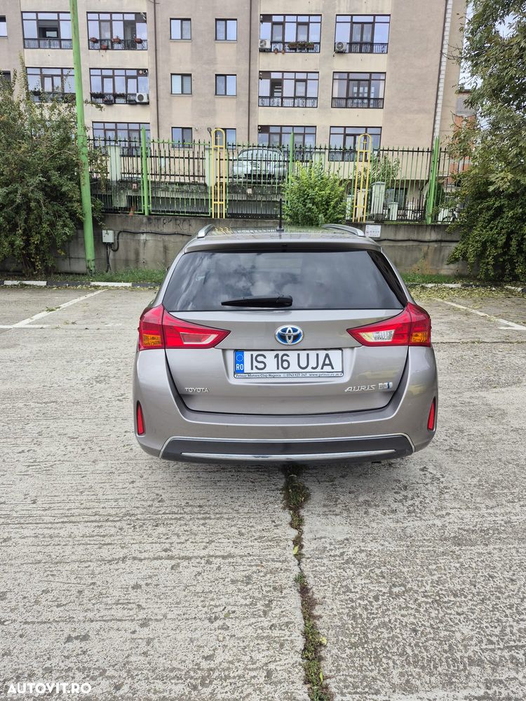 Toyota Auris 2014 photo 2