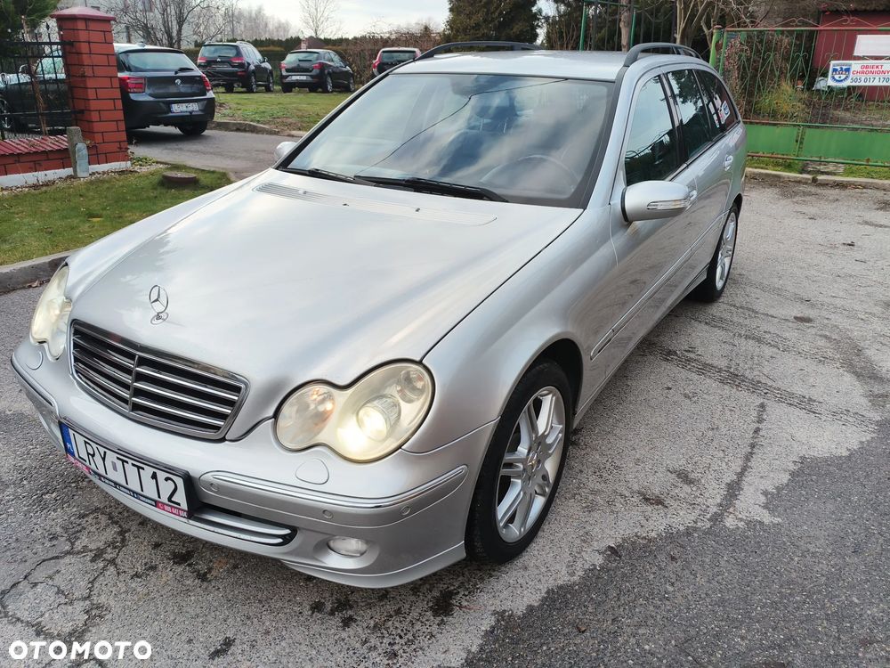 Mercedes-Benz Klasa C 320 4Matic Avantgarde Sport Edition - 31