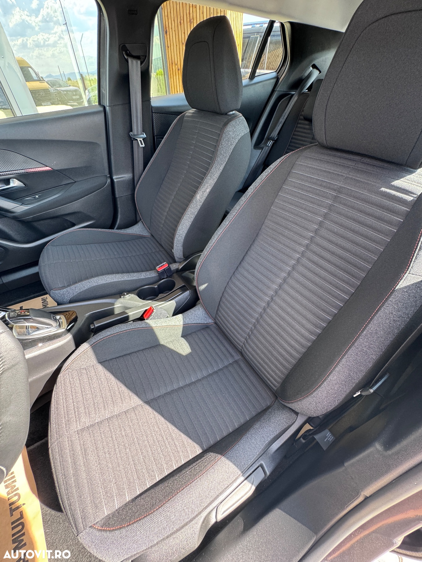 Peugeot 2008 1.2 L PureTech STT EAT8 Active - 6