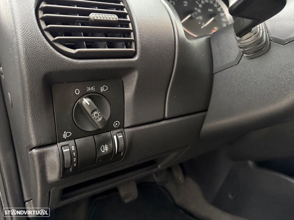 Opel Corsa 1.2 16V Enjoy R - 16