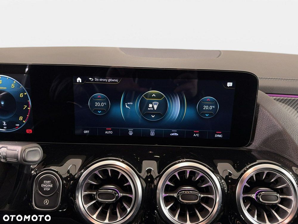 Mercedes-Benz GLA - 29