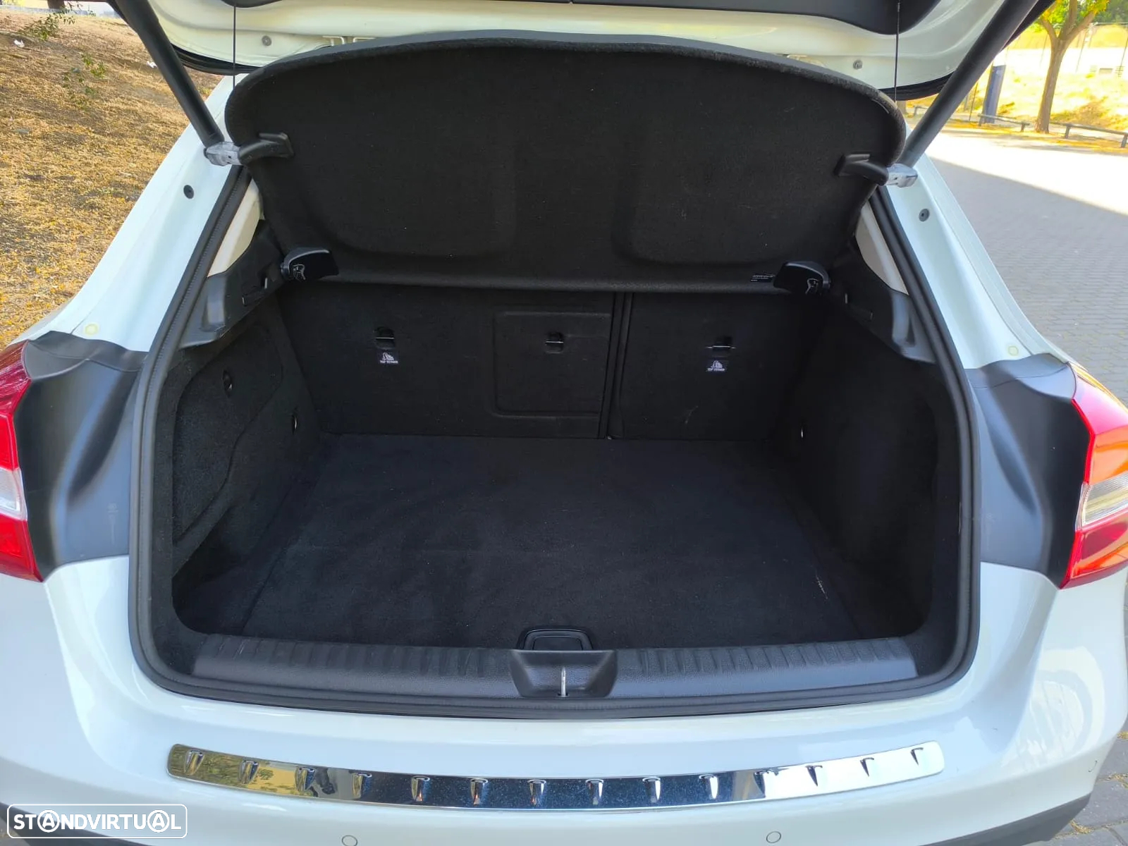 Mercedes-Benz GLA 180 7G-DCT UrbanStyle Edition - 19