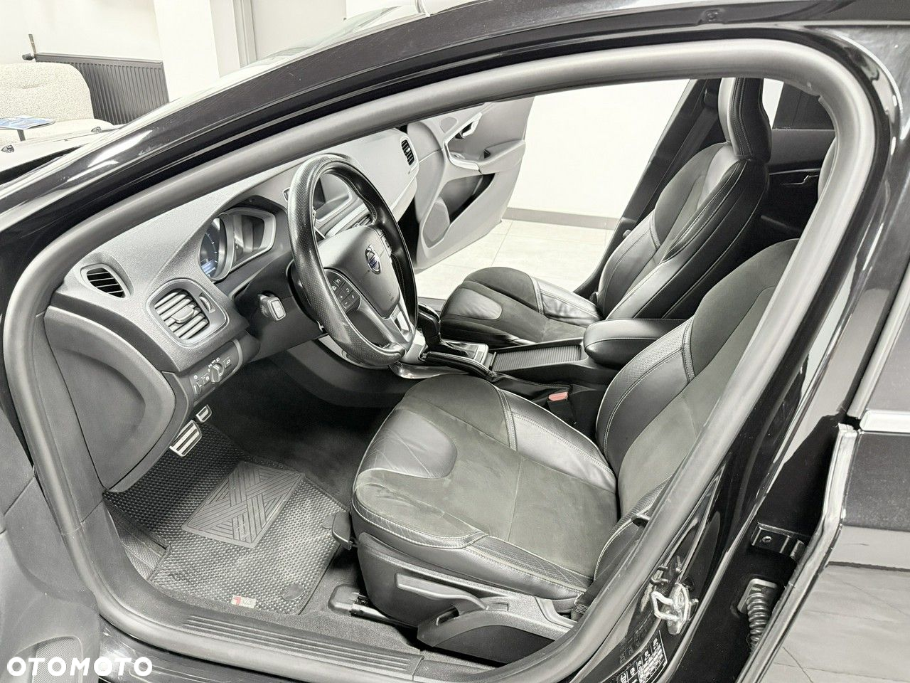 Volvo V40 D3 Drive-E SCR R-Design Momentum - 25