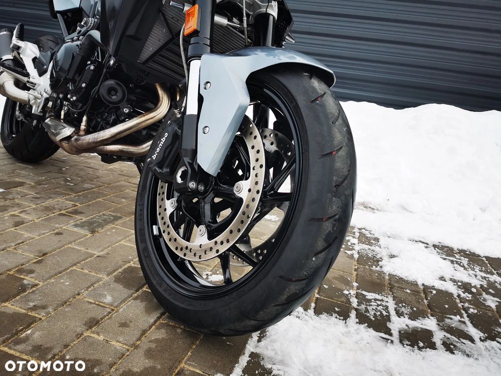 BMW F - 26