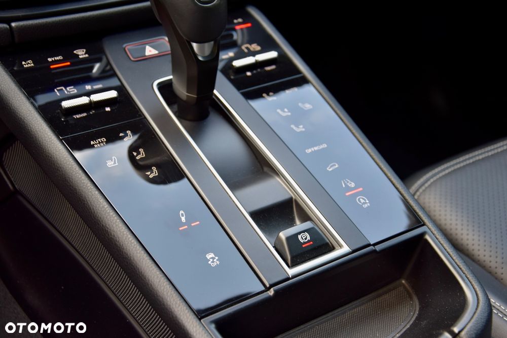 Porsche Macan T - 22