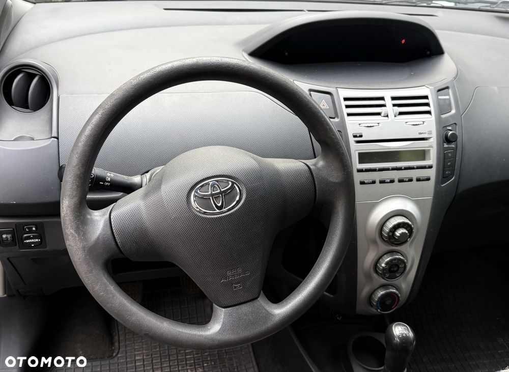 Toyota Yaris - 4
