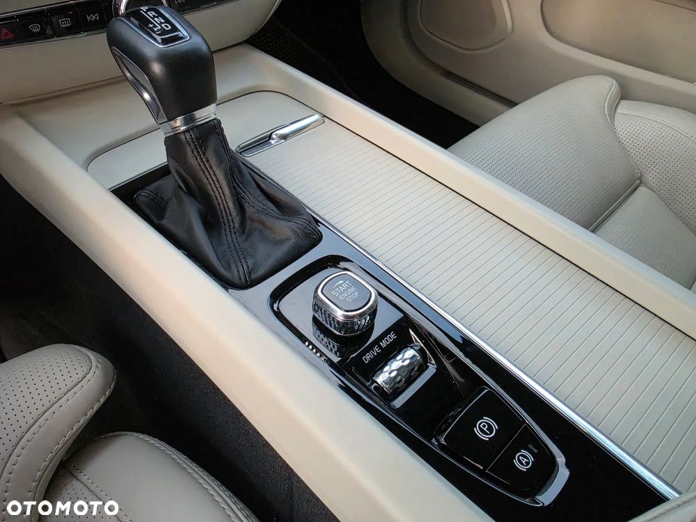 Volvo V60 D4 Momentum - 22