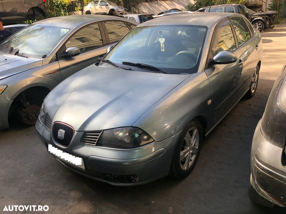 Dezmembrez Seat Cordoba 1,4 benzina 2005 gri inchis - 3