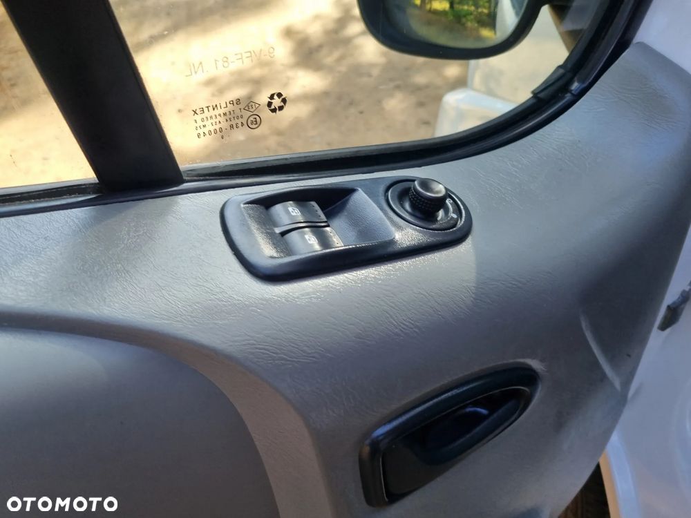 Renault Trafic - 12