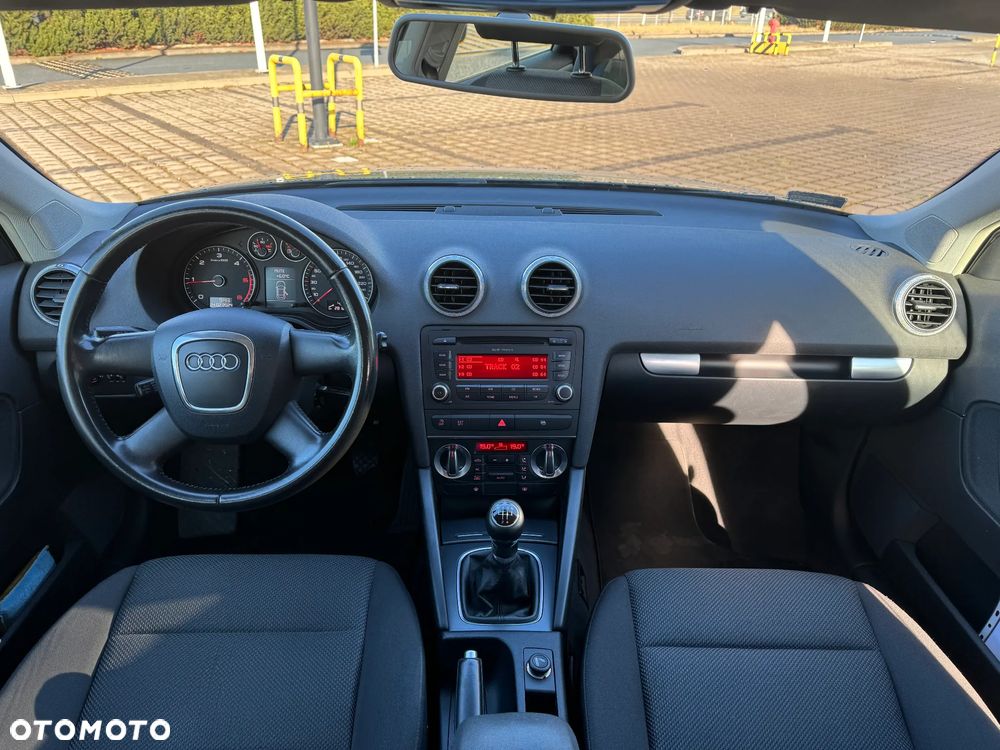 Audi A3 Sportback 1.6 TDI DPF Ambiente - 21