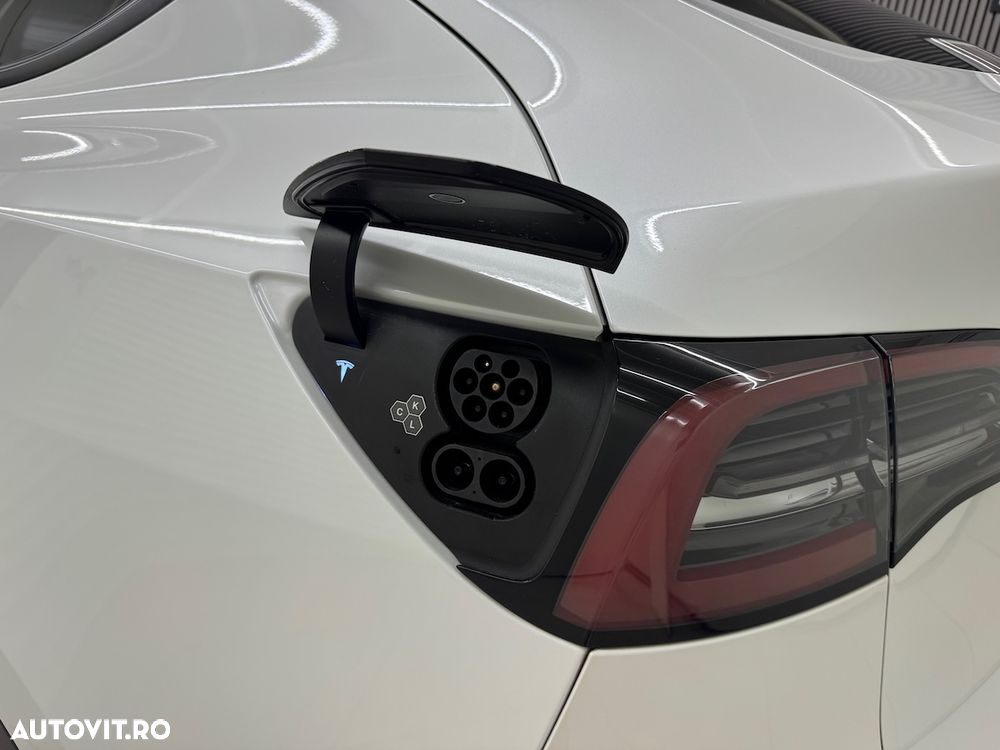 Tesla Model Y - 31