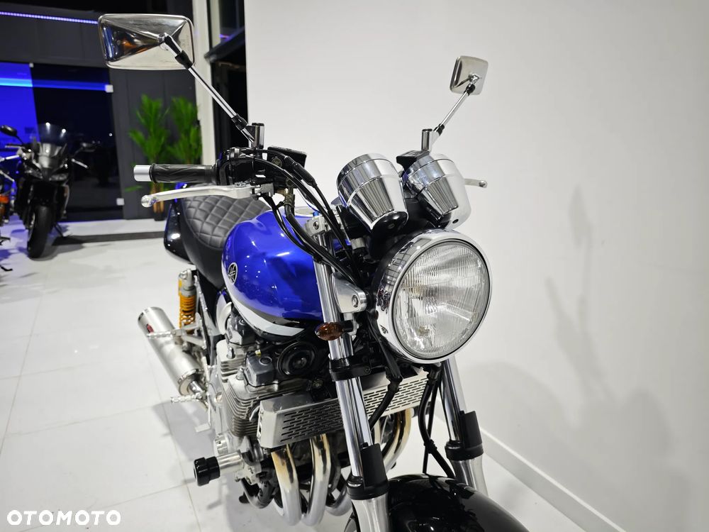 Yamaha XJR - 16