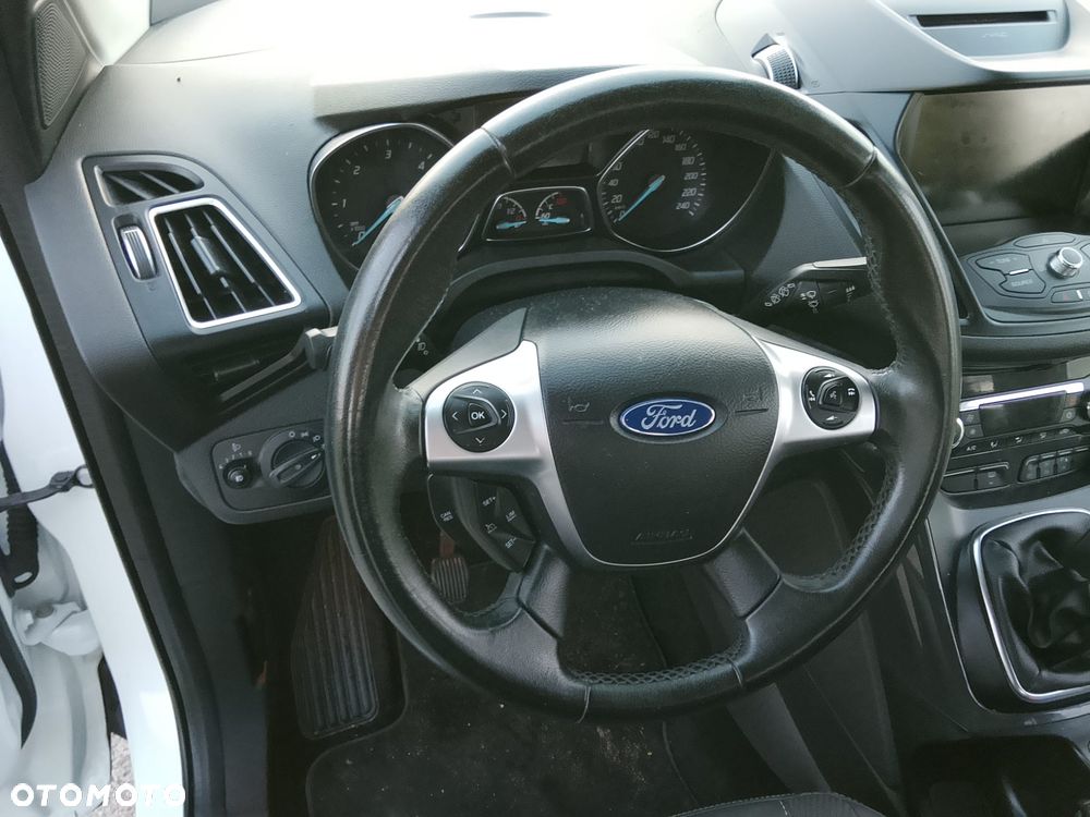 Ford Kuga - 8
