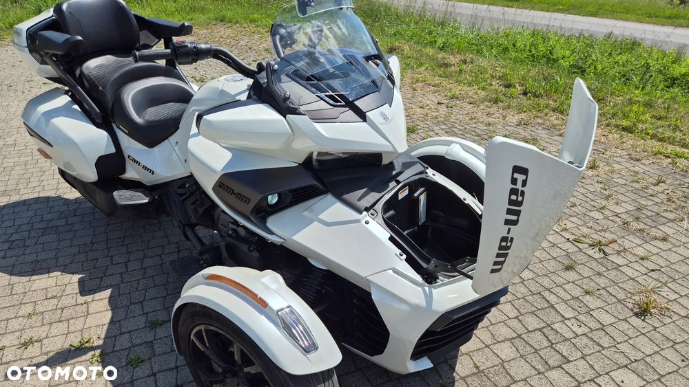 Can-Am Spyder - 18