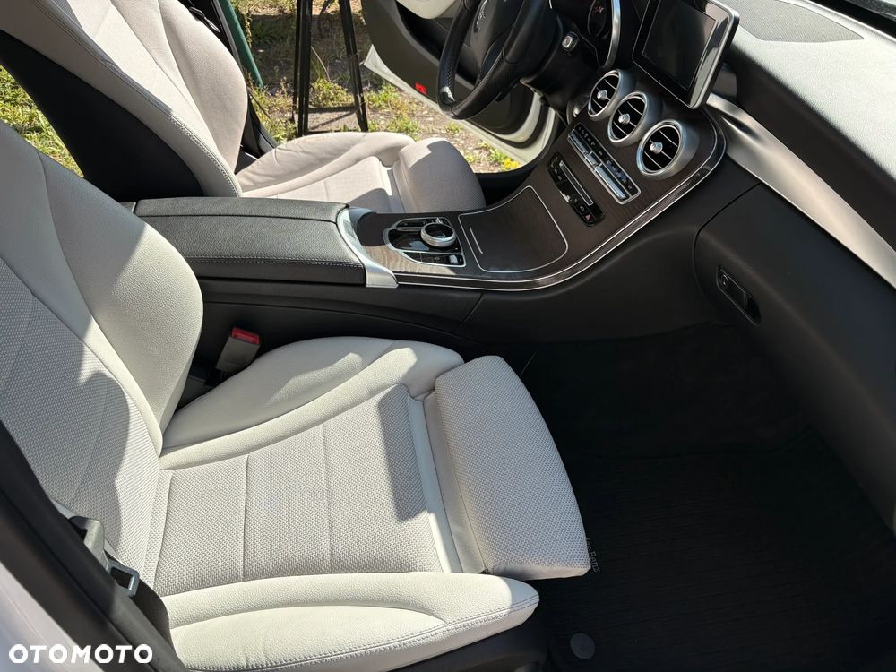 Mercedes-Benz Klasa C 200 4-Matic 9G-TRONIC - 10