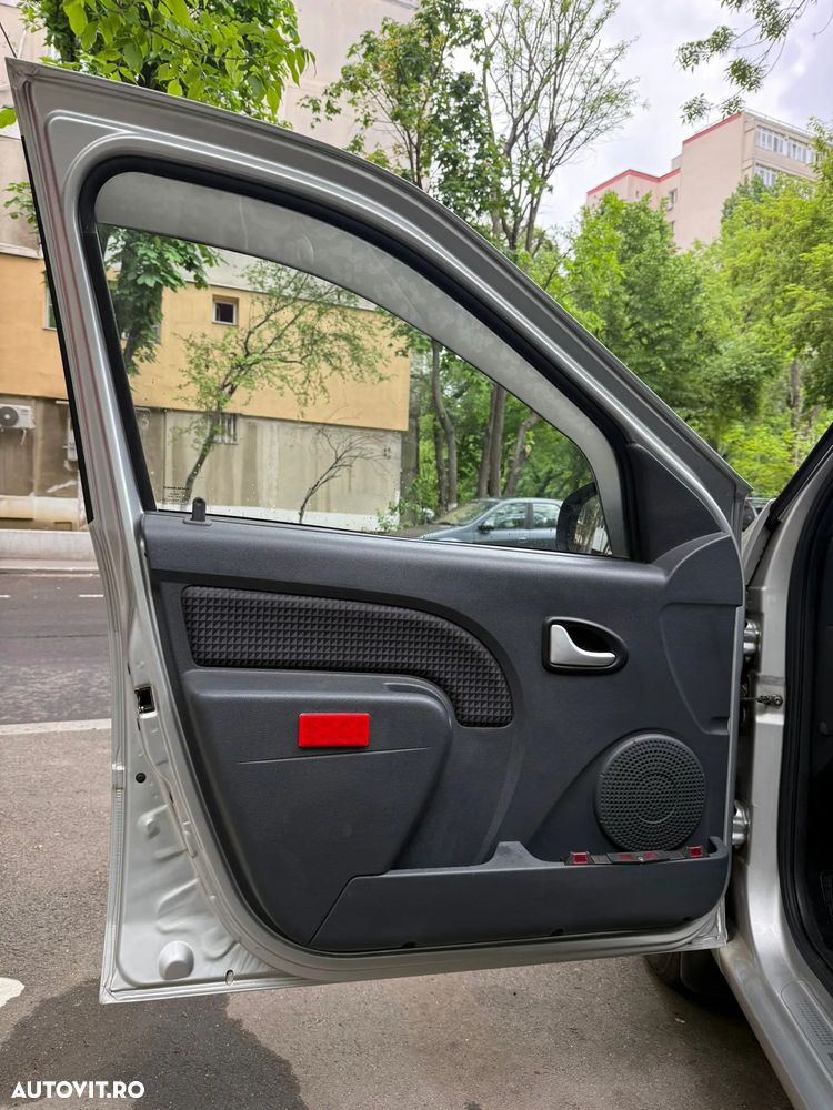 Dacia Logan 1.6 16V Prestige - 8