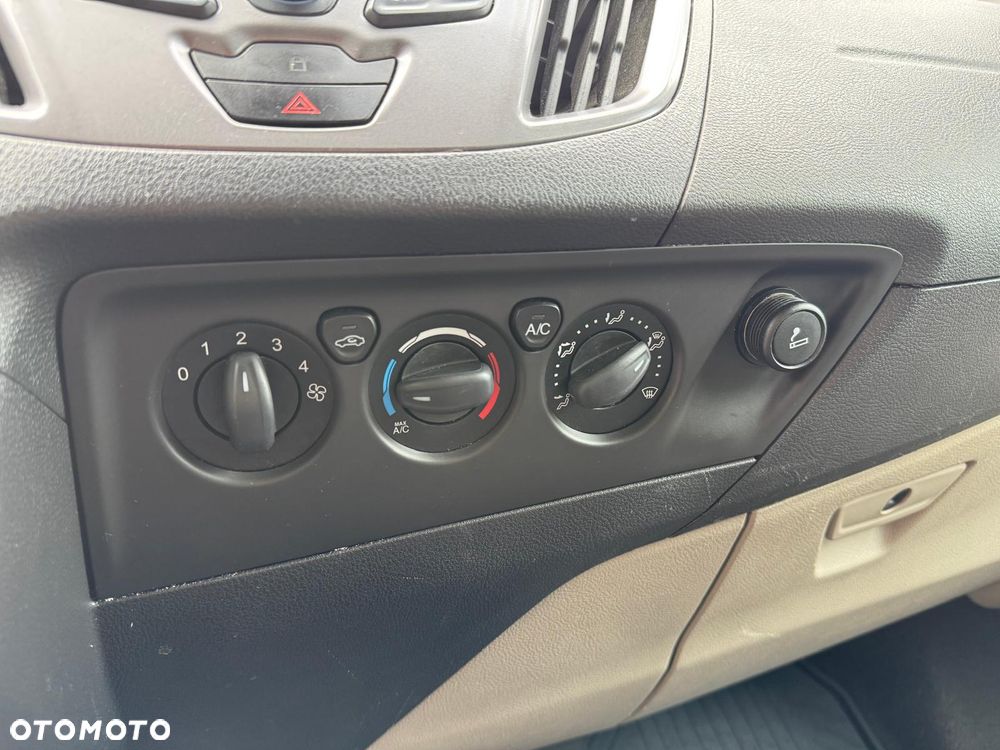 Ford Tourneo Custom - 13